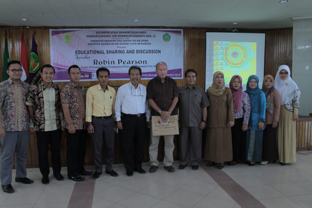 Read more about the article FEBI IAIN Bengkulu mengadakan Educational Sharing And Discussion Bersama Robin Pearson (Profesor Of Economic History Of Departement  Of History At The University Of Hull, UK)