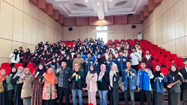 Read more about the article JALIN KEAKRABAN, JURUSAN MANAJEMEN FEBI ADAKAN SIKRAB DAN SEMINAR MANAJEMEN