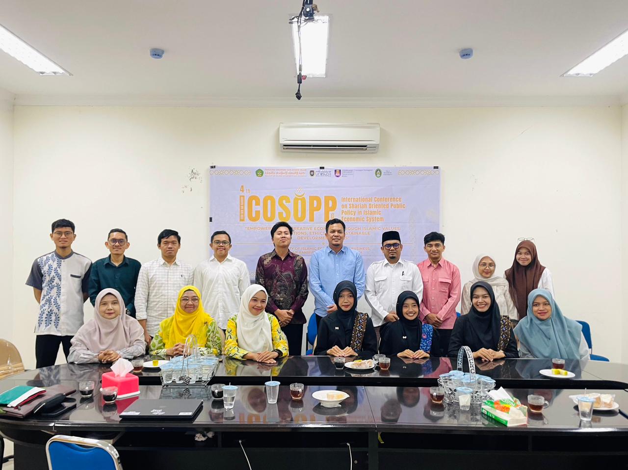 You are currently viewing PERJALANAN PENUH PERJUANGAN, DOSEN DAN MAHASISWA FEBI BERHASIL MENOREH PRESTASI DI UIN AR RANIRY ACEH