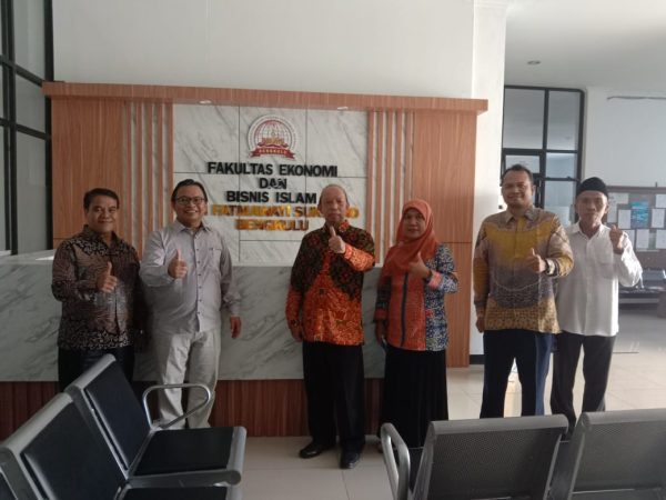 Read more about the article DEKAN FEBI MENERIMA KUNJUNGAN KERJA DEKAN FEBI UIN KH. ABDURRAHMAN WAHID PEKALONGAN