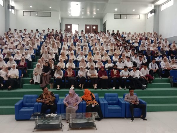 Read more about the article MAHASISWA SEMESTER VI FEBI SIAP IKUT KKN