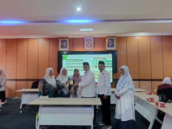 Read more about the article Perkuat Tri Dharma Perguruan Tinggi, FEBI MOU dengan UIN Bukittinggi