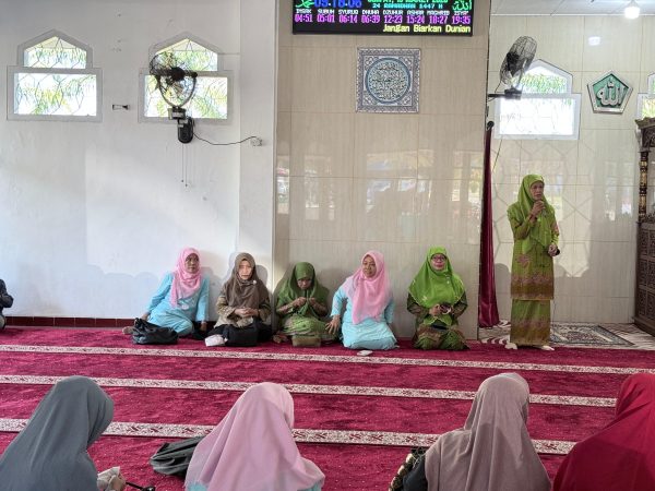 Read more about the article PRODI MANAJEMEN ZAKAT DAN WAKAF BERSAMA MUSLIMAT NU TEBAR BERKAH RAMADHAN