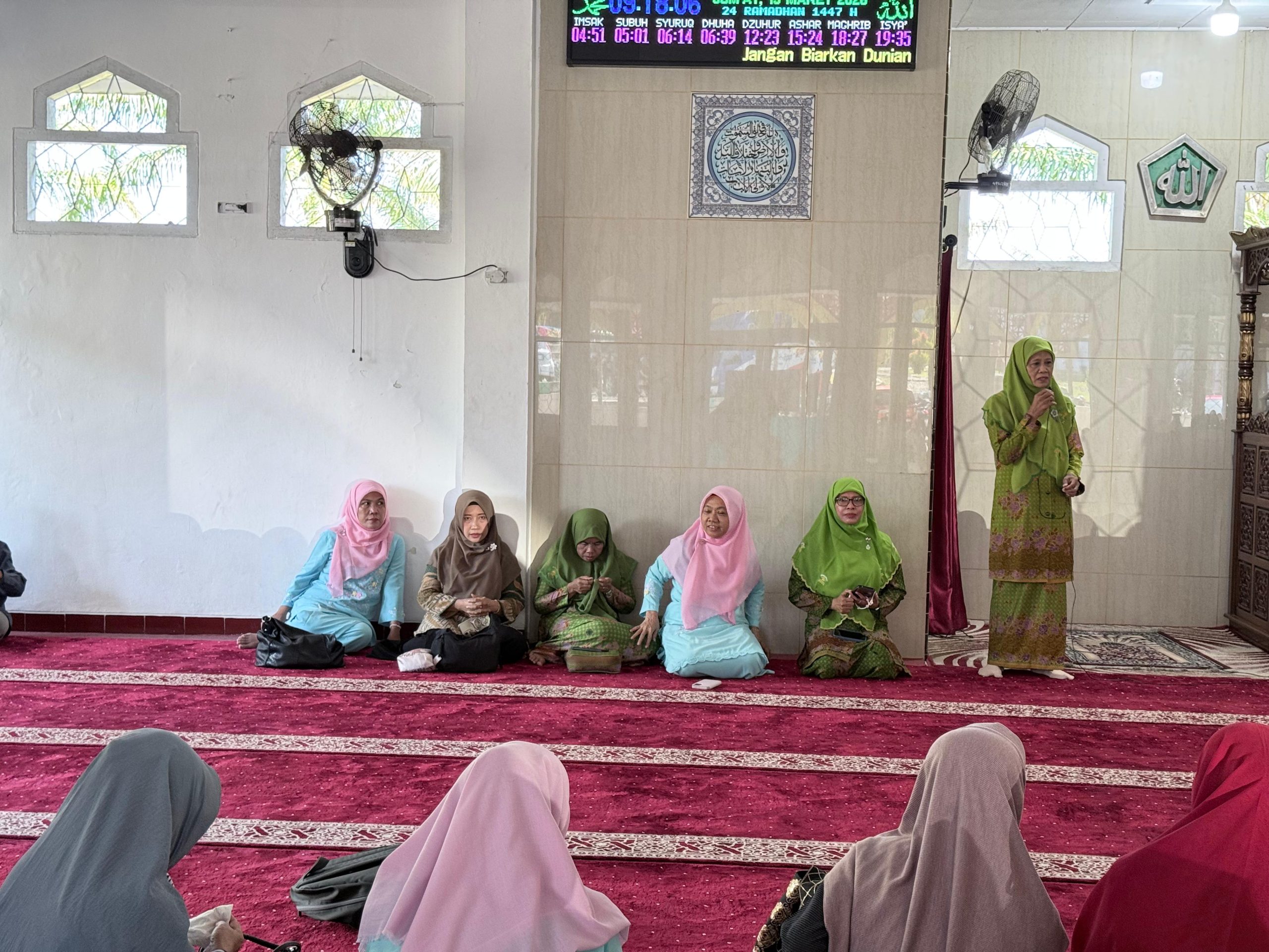 Read more about the article PRODI MANAJEMEN ZAKAT DAN WAKAF BERSAMA MUSLIMAT NU TEBAR BERKAH RAMADHAN