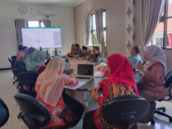 Read more about the article FEBI GELAR RAPAT PERSIAPAN YUDISIUM DAN EVALUASI KEGIATAN