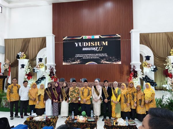 Read more about the article FEBI GELAR YUDISIUM ANGKATAN XII