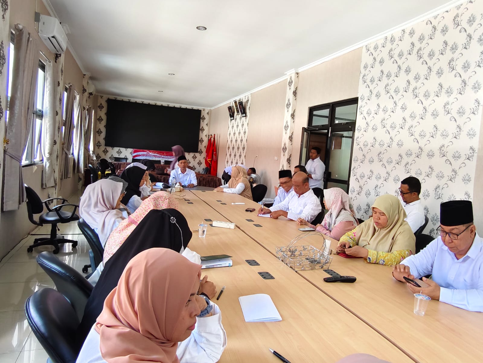 You are currently viewing DEKAN FEBI UIN FAS BENGKULU PIMPIN RAPAT PEMBBAGIAN SK PENGELOLA LAB,  UPM DAN GPM, JURNAL ILMIAH