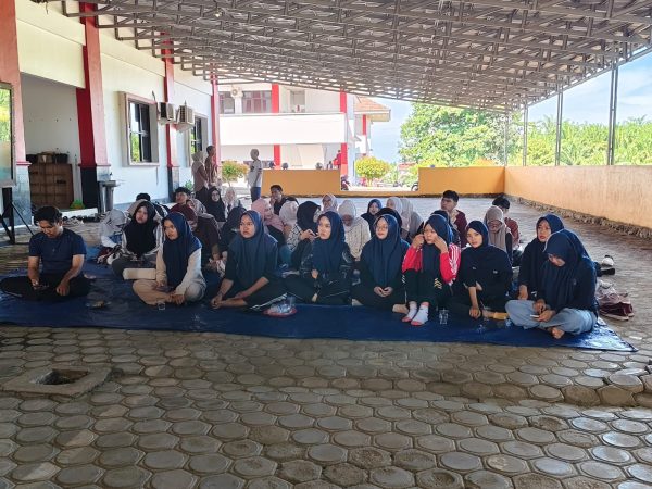 Read more about the article Peduli Lingkungan, Mahasiswa Pasca Sarjana Sosialisasi Zakat Sampah Di FEBI