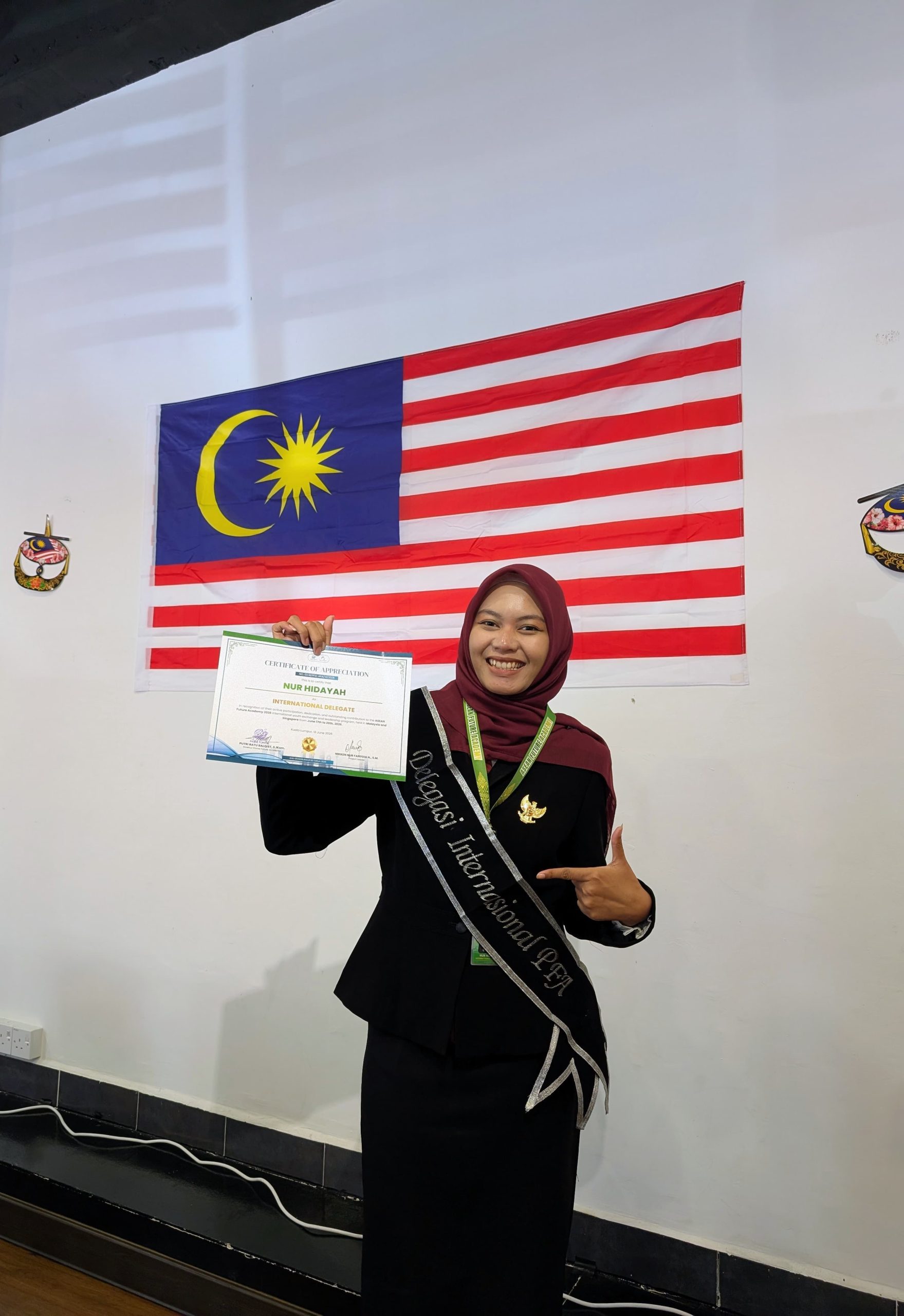 Read more about the article Mahasiswa Program Studi Ekonomi Syariah Raih Best Delegate International dan Most Impactful Contribution