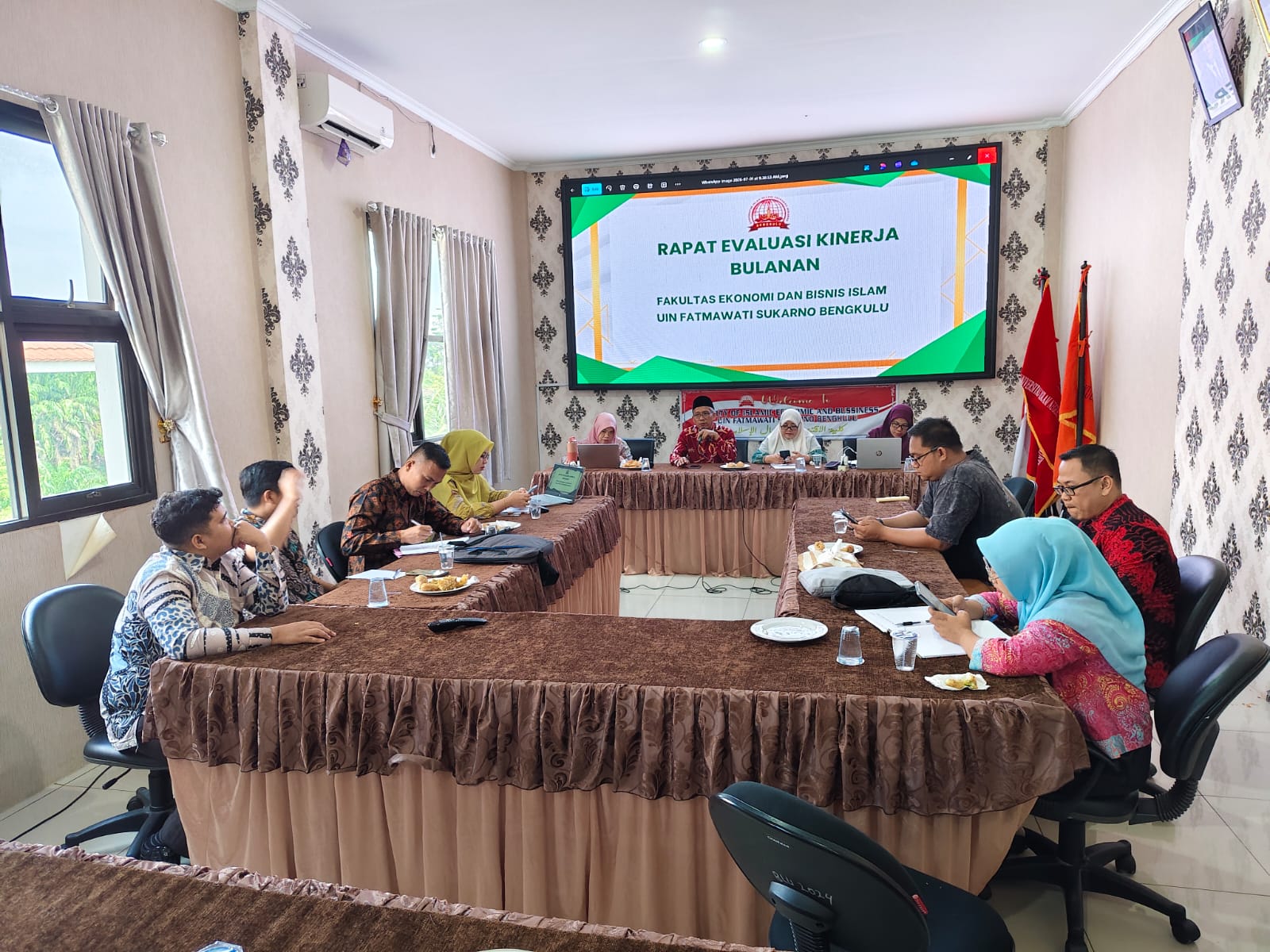 Read more about the article FEBI Gelar Rapat Evaluasi Kinerja untuk Meningkatkan Mutu Layanan dan Capaian Tri Dharma