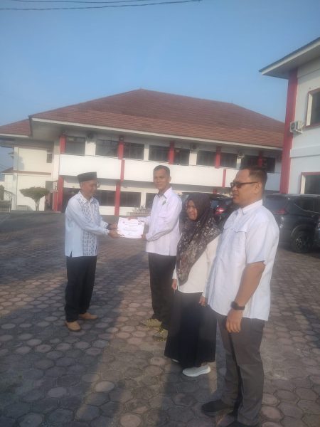Read more about the article FEBI UIN Fatmawati Sukarno Bengkulu Berikan Penghargaan kepada Kepala Laboratorium Berprestasi Periode 2022–2026