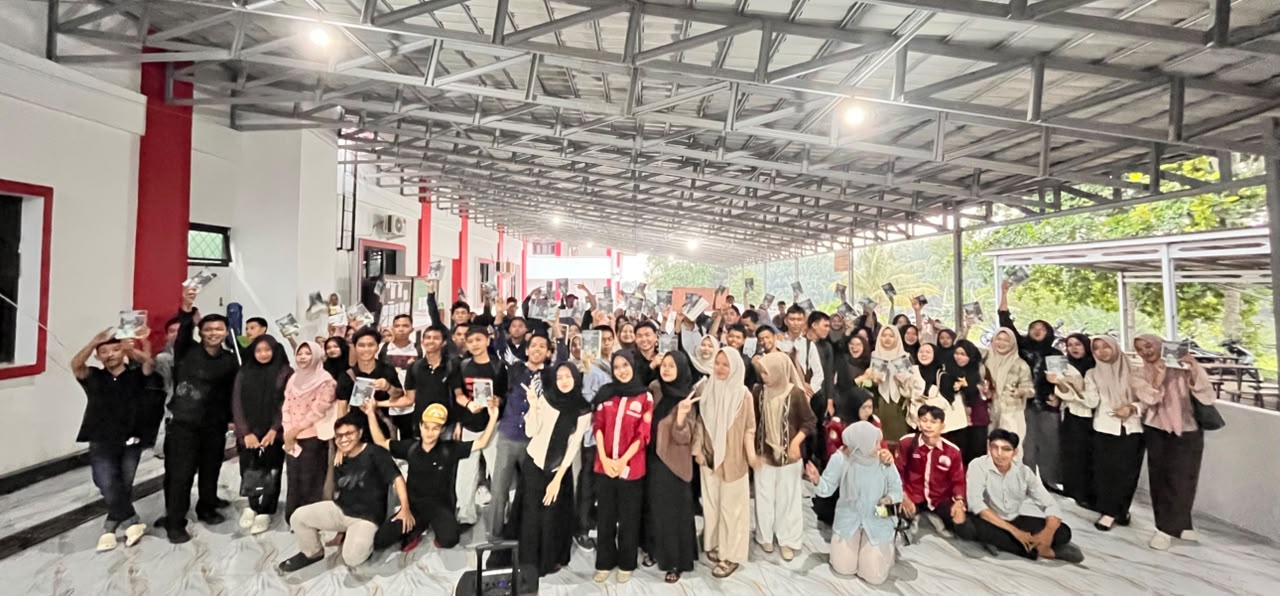 Read more about the article HMPS Ekonomi Syariah Hidupkan Ruang Diskusi Intelektual Lewat Bedah Buku Bumi Manusia
