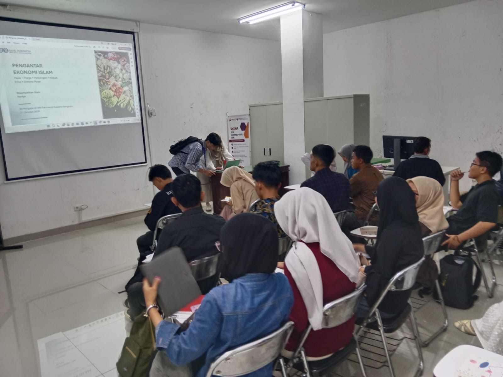 You are currently viewing Kuliah Tamu Bank Indonesia, FEBI Dorong Mahasiswa Memahami Praktik Ekonomi Islam